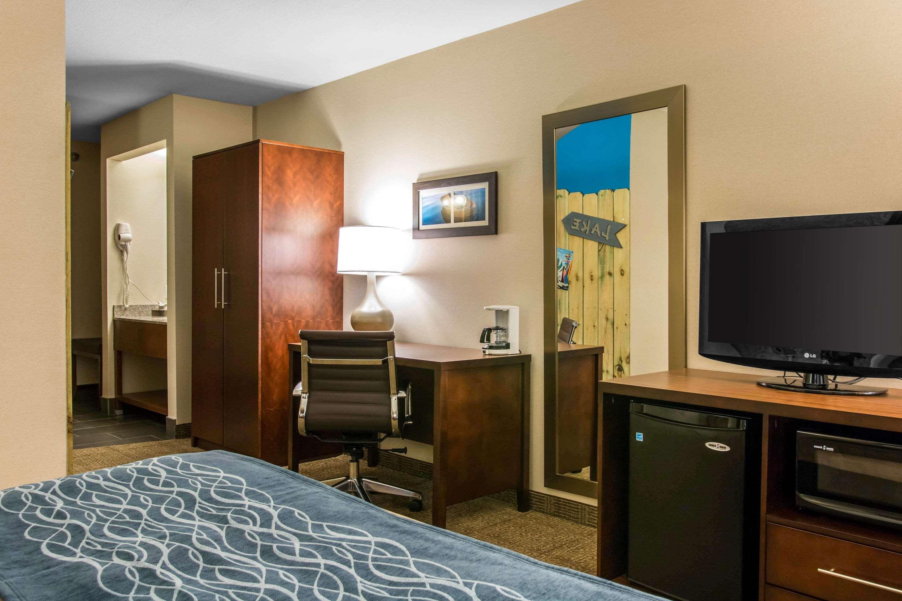 Comfort Inn Ludington near US-10 Exterior foto